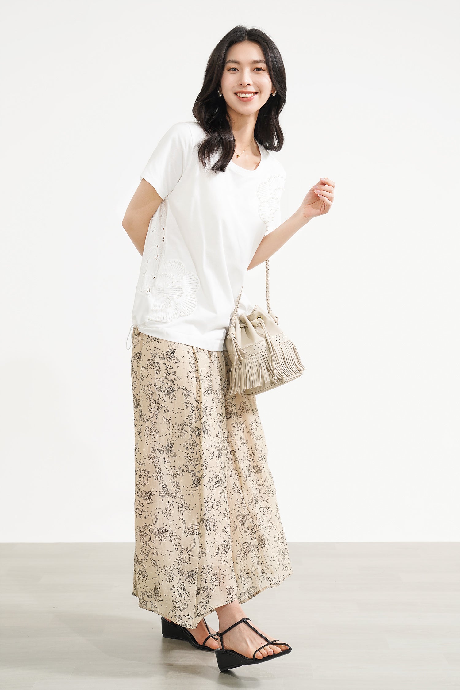 異素材パール装飾カットワークレース切替Tシャツ 2色入 - liwisi