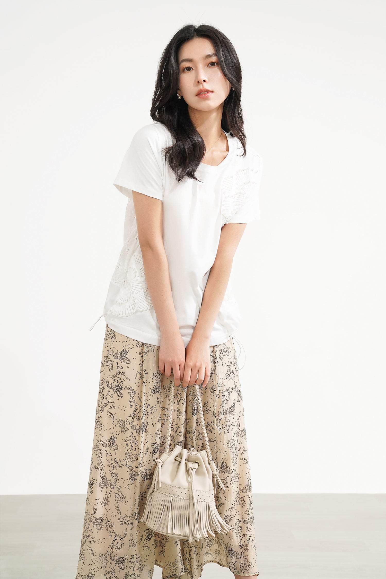 異素材パール装飾カットワークレース切替Tシャツ 2色入 - liwisi