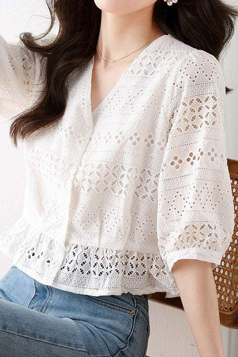 Vネックカットワーク刺繡ブラウス 裏地付 - liwisi